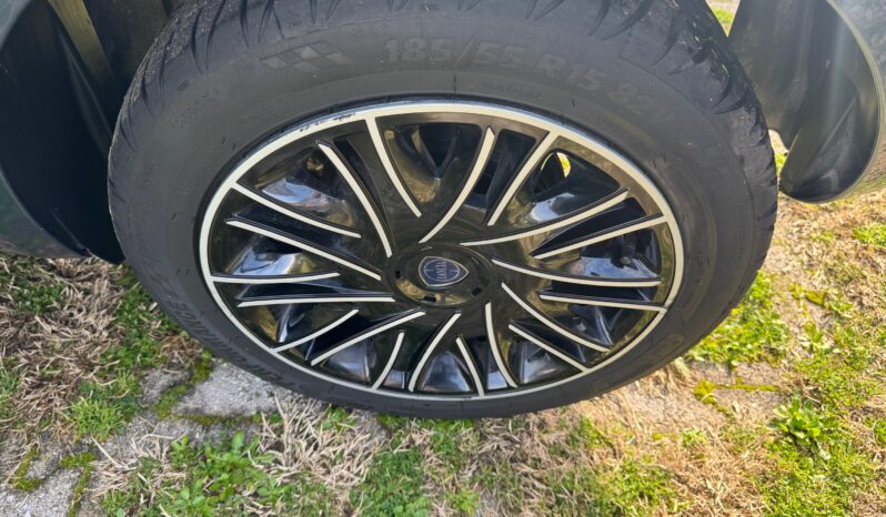 
								LANCIA YPSILON 1.0cc 70cv MHEV GOLD full									