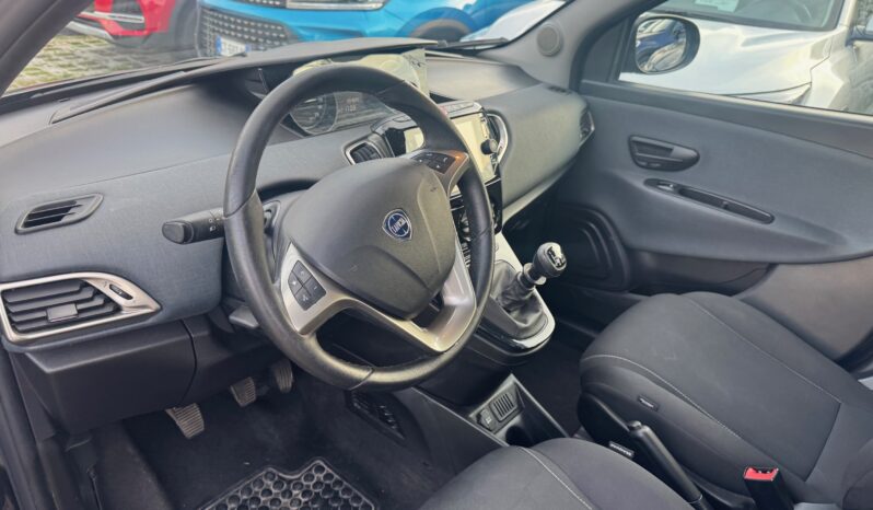 
								LANCIA YPSILON 1.0cc 70cv MHEV GOLD full									