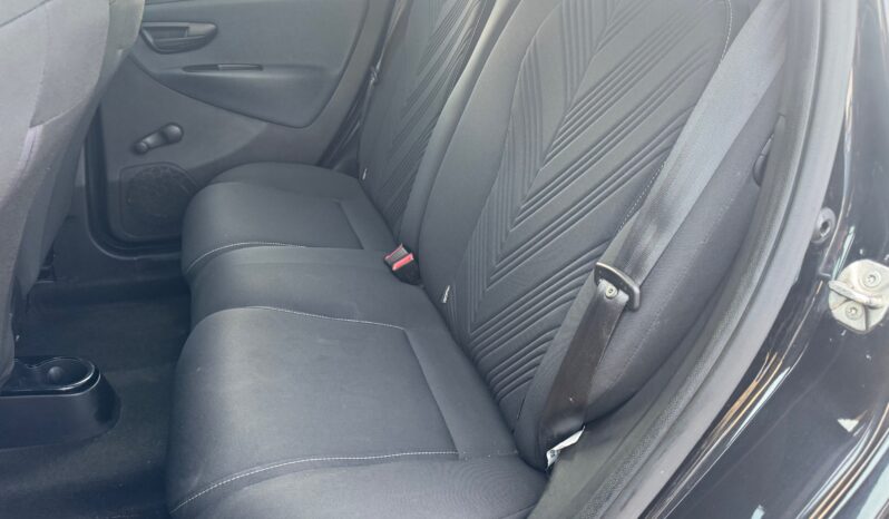 
								LANCIA YPSILON 1.0cc 70cv MHEV GOLD full									