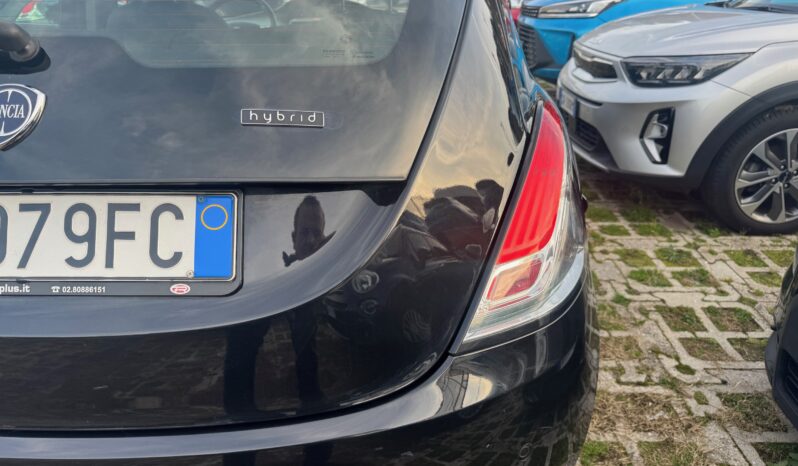 
								LANCIA YPSILON 1.0cc 70cv MHEV GOLD full									