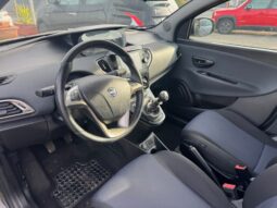 
										LANCIA YPSILON 1.0cc 70cv MHEV GOLD full									