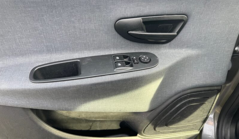 
								LANCIA YPSILON 1.0cc 70cv MHEV GOLD full									