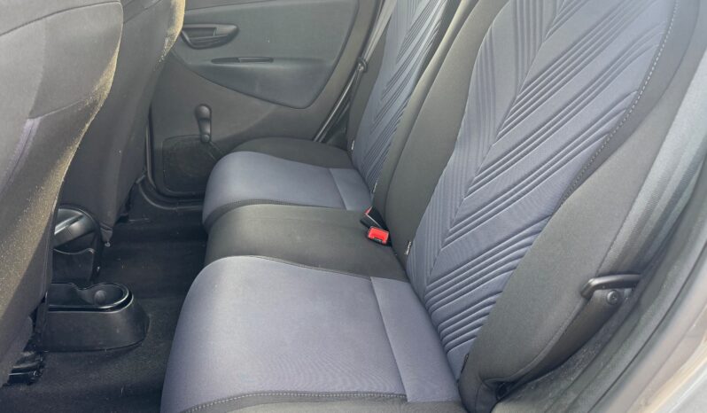 
								LANCIA YPSILON 1.0cc 70cv MHEV GOLD full									