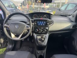 
										LANCIA YPSILON 1.0cc 70cv MHEV GOLD full									