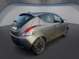 
										LANCIA YPSILON 1.0cc 70cv MHEV GOLD full									