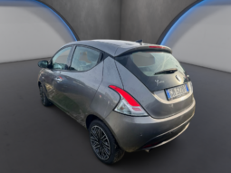 
										LANCIA YPSILON 1.0cc 70cv MHEV GOLD full									