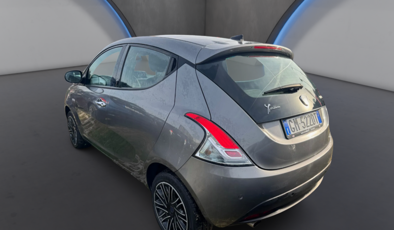 
								LANCIA YPSILON 1.0cc 70cv MHEV GOLD full									