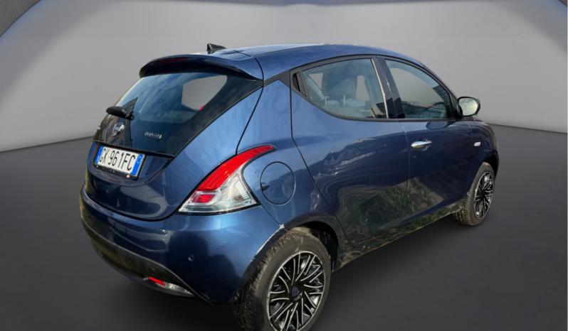 
								LANCIA YPSILON 1.0cc 70cv MHEV GOLD full									