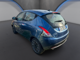 
										LANCIA YPSILON 1.0cc 70cv MHEV GOLD full									