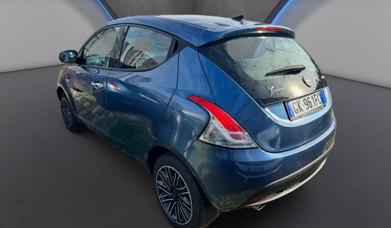 
								LANCIA YPSILON 1.0cc 70cv MHEV GOLD full									