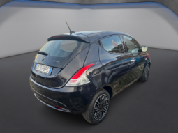 
										LANCIA YPSILON 1.0cc 70cv MHEV GOLD full									