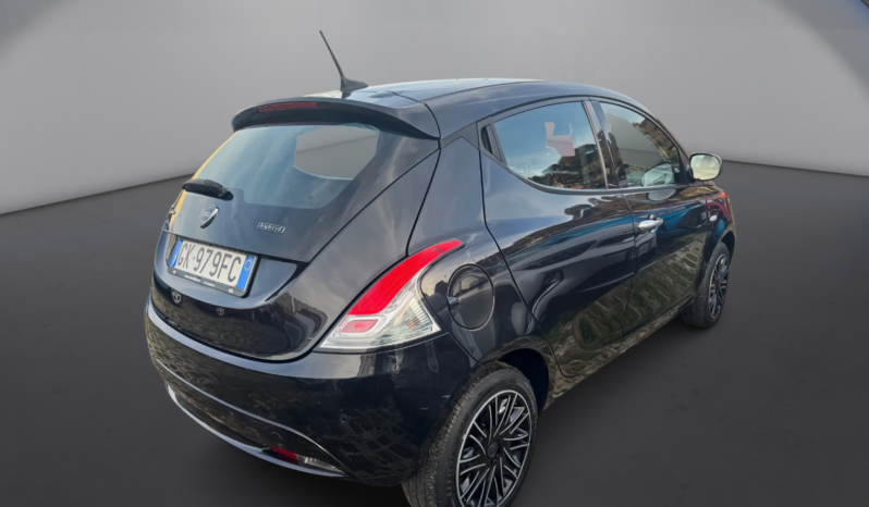 
								LANCIA YPSILON 1.0cc 70cv MHEV GOLD full									