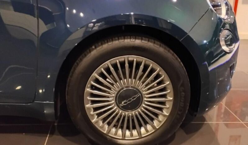 
								FIAT La Nuova 500e 320 42 kWh Icon full									