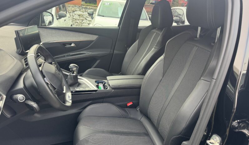 
								PEUGEOT 3008 1.2cc PureTech 130cv S&S GT full									