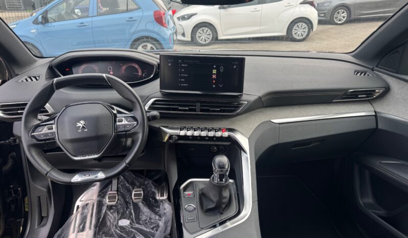 
								PEUGEOT 3008 1.2cc PureTech 130cv S&S GT full									