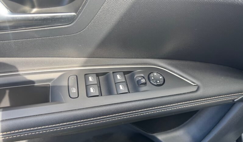 
								PEUGEOT 3008 1.2cc PureTech 130cv S&S GT full									