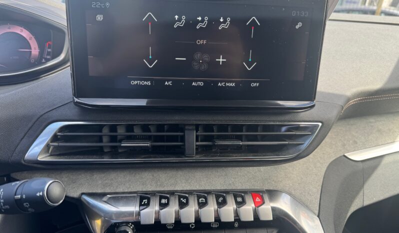 
								PEUGEOT 3008 1.2cc PureTech 130cv S&S GT full									