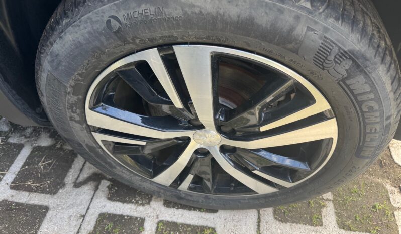 
								PEUGEOT 3008 1.2cc PureTech 130cv S&S GT full									