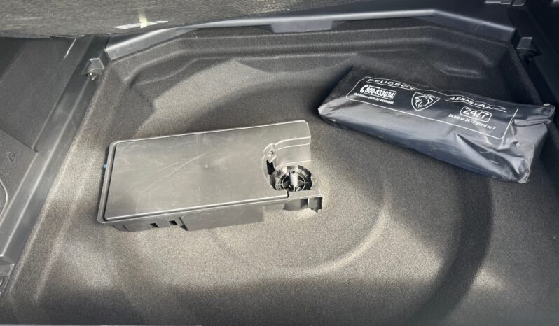 
								PEUGEOT 3008 1.2cc PureTech 130cv S&S GT full									