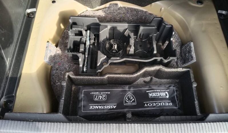 
								PEUGEOT 2008 1.2 Puretech 130cv S&S ALLURE full									