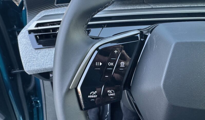 
								PEUGEOT NEW 3008 1.2cc HYBRID 145cv E-DCS6 ALLURE full									