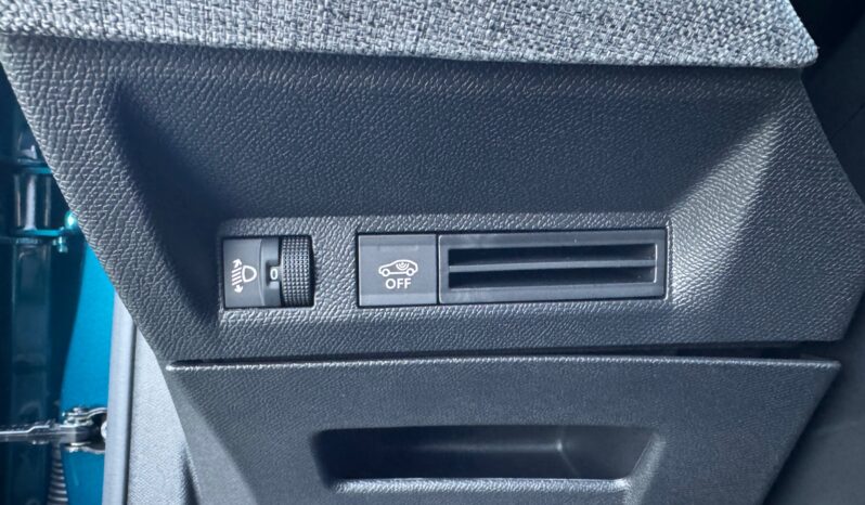 
								PEUGEOT NEW 3008 1.2cc HYBRID 145cv E-DCS6 ALLURE full									