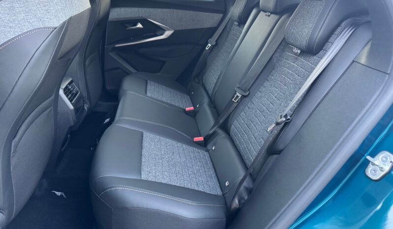 
								PEUGEOT NEW 3008 1.2cc HYBRID 145cv E-DCS6 ALLURE full									