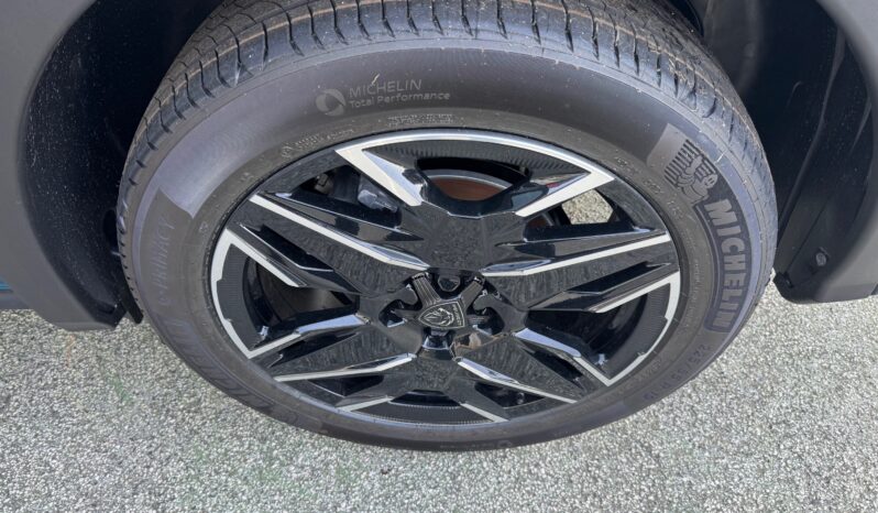 
								PEUGEOT NEW 3008 1.2cc HYBRID 145cv E-DCS6 ALLURE full									