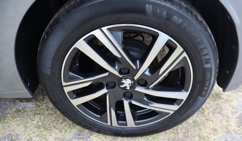 
								Peugeot 208 1.2cc 75cv S&S 5 Porte Style full									