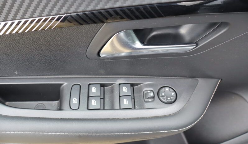 
								PEUGEOT 208 1.2cc PureTech 100cv S&S Allure full									