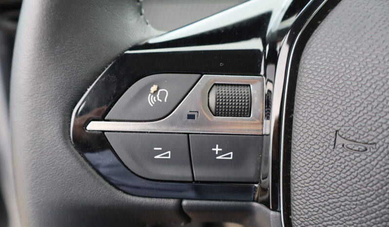 
								PEUGEOT 208 1.2cc PureTech 100cv S&S Allure full									