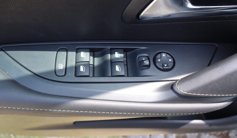 
								PEUGEOT 208 1.2cc Hybrid 136cv E-DCS6 GT full									