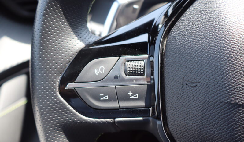 
								PEUGEOT 208 1.2cc Hybrid 136cv E-DCS6 GT full									
