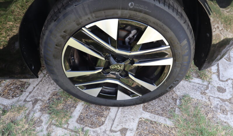 
								PEUGEOT 208 1.2cc PureTech 100cv S&S Allure full									