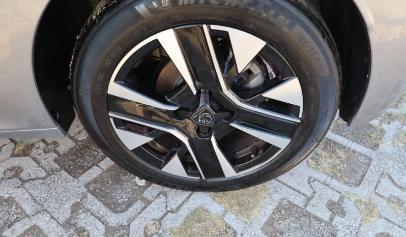 
								PEUGEOT 208 1.2cc PureTech 100cv S&S Allure full									
