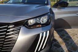 
										PEUGEOT 208 1.2cc PureTech 100cv S&S Allure full									