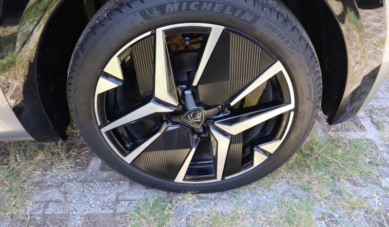 
								PEUGEOT 208 1.2cc Hybrid 136cv E-DCS6 GT full									