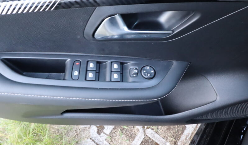 
								PEUGEOT 208 1.2cc PureTech 100cv S&S Allure full									