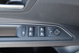 
										PEUGEOT 3008 1.2cc PURETECH 130cv S&S GT full									
