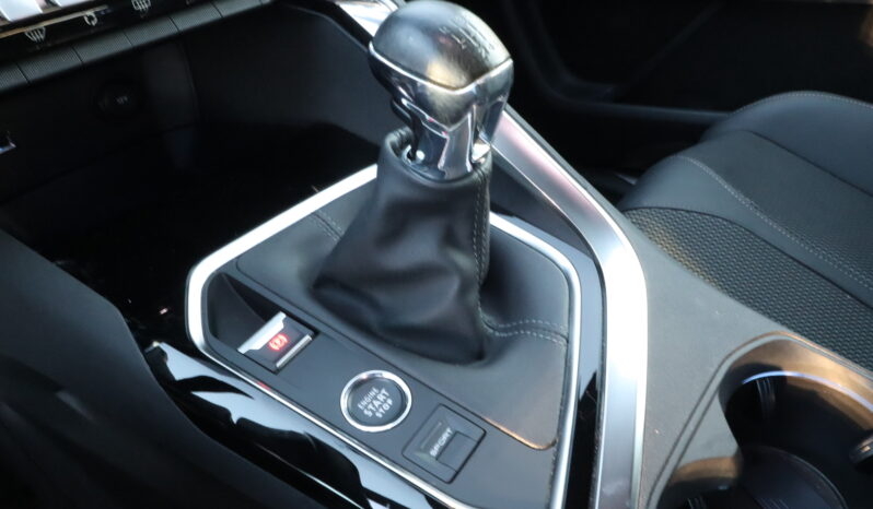 
								PEUGEOT 3008 1.2cc PURETECH 130cv S&S GT full									
