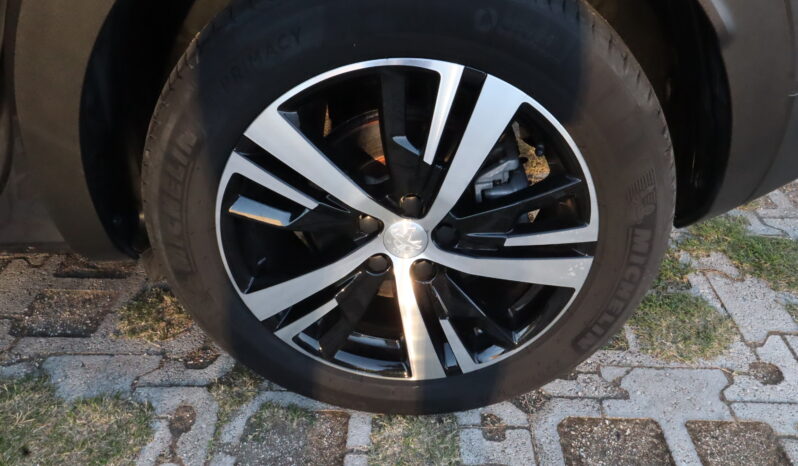
								PEUGEOT 3008 1.2cc PURETECH 130cv S&S GT full									