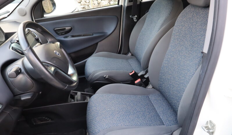 
								LANCIA YPSILON 1.0 HYBRID 70CV GOLD full									