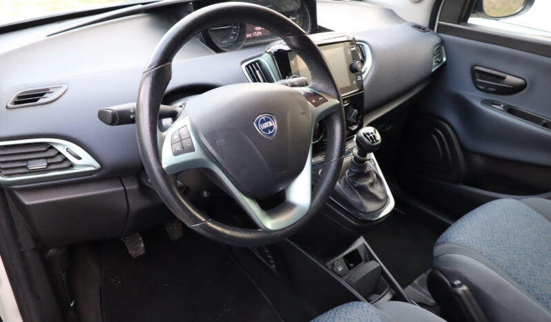 
								LANCIA YPSILON 1.0 HYBRID 70CV GOLD full									