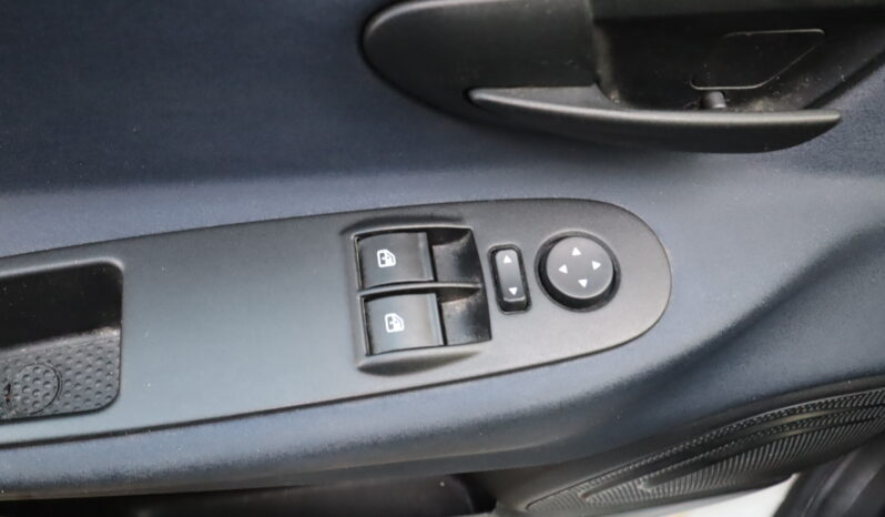 
								LANCIA YPSILON 1.0 HYBRID 70CV GOLD full									