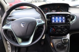 
										LANCIA YPSILON 1.0 HYBRID 70CV GOLD full									