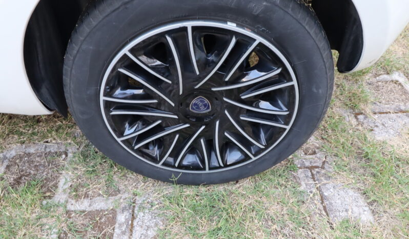 
								LANCIA YPSILON 1.0 HYBRID 70CV GOLD full									