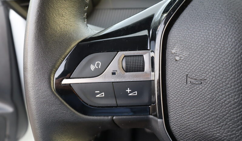 
								PEUGEOT 208 1.2cc PureTech 100cv S&S Allure full									