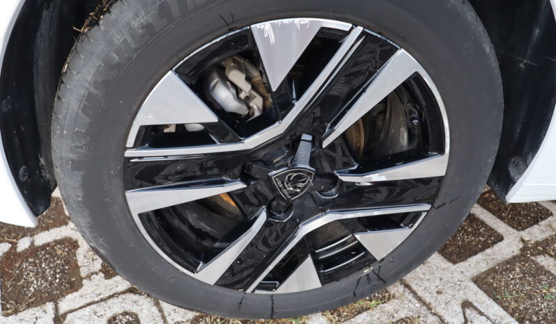 
								PEUGEOT 208 1.2cc PureTech 100cv S&S Allure full									