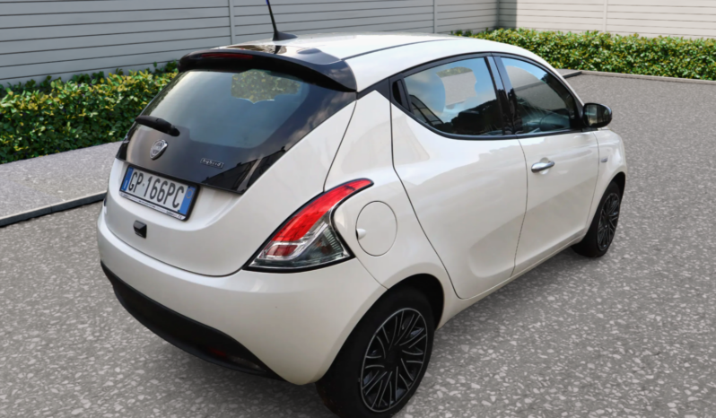 
								LANCIA YPSILON 1.0 HYBRID 70CV GOLD full									