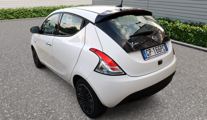 
								LANCIA YPSILON 1.0 HYBRID 70CV GOLD full									